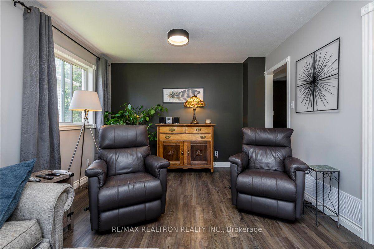 Photo 5 of 34 O'Shaughnessy Crescent, Barrie, Holly — HOMEH