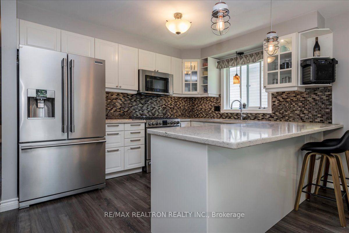 Photo 6 of 34 O'Shaughnessy Crescent, Barrie, Holly — HOMEH