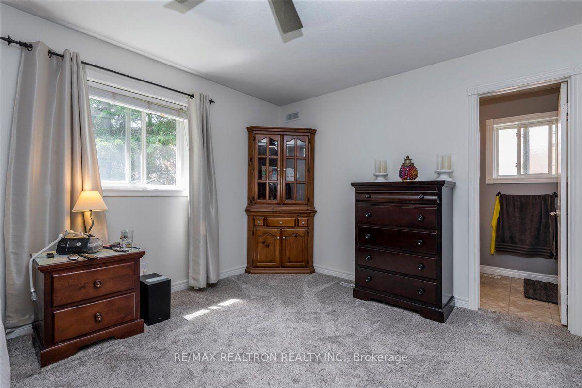 Photo 11 of 34 O'Shaughnessy Crescent, Barrie, Holly — HOMEH