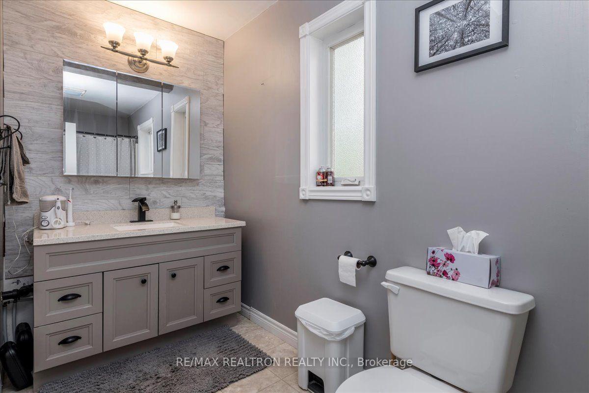 Photo 12 of 34 O'Shaughnessy Crescent, Barrie, Holly — HOMEH