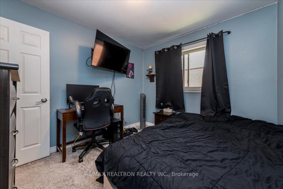 Photo 13 of 34 O'Shaughnessy Crescent, Barrie, Holly — HOMEH