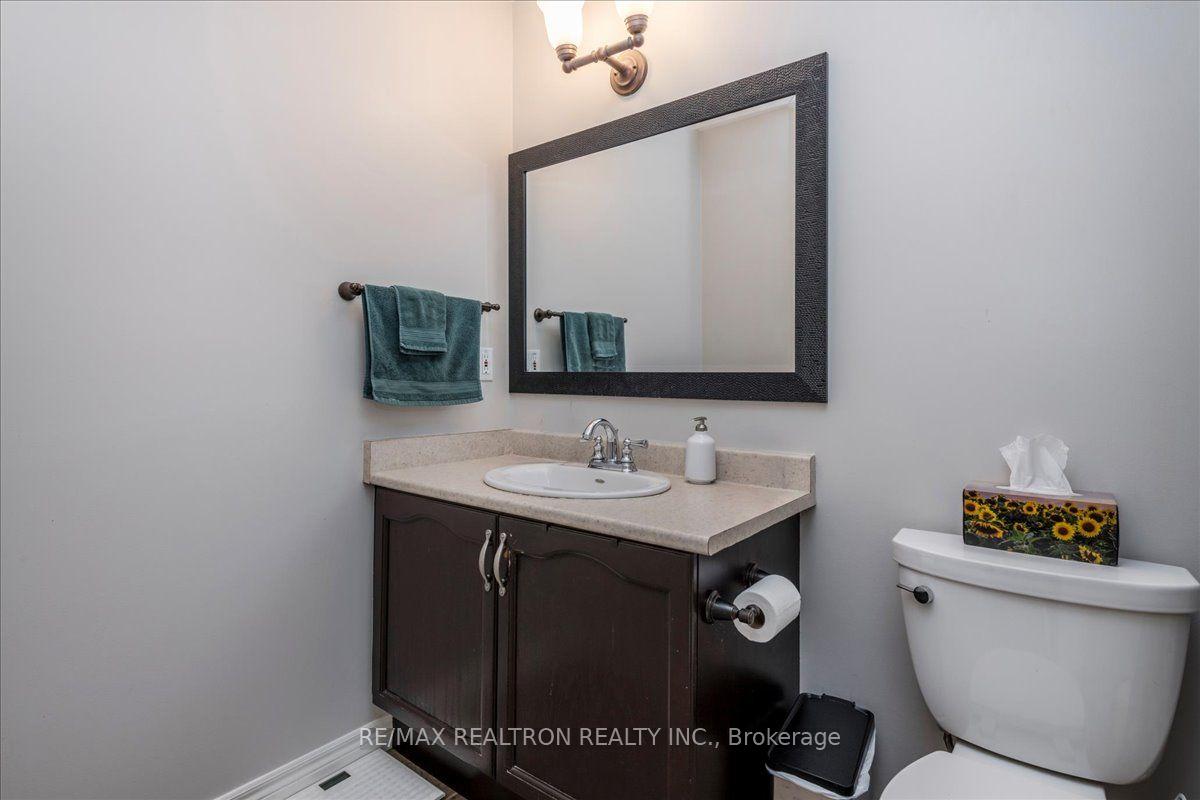 Photo 14 of 34 O'Shaughnessy Crescent, Barrie, Holly — HOMEH