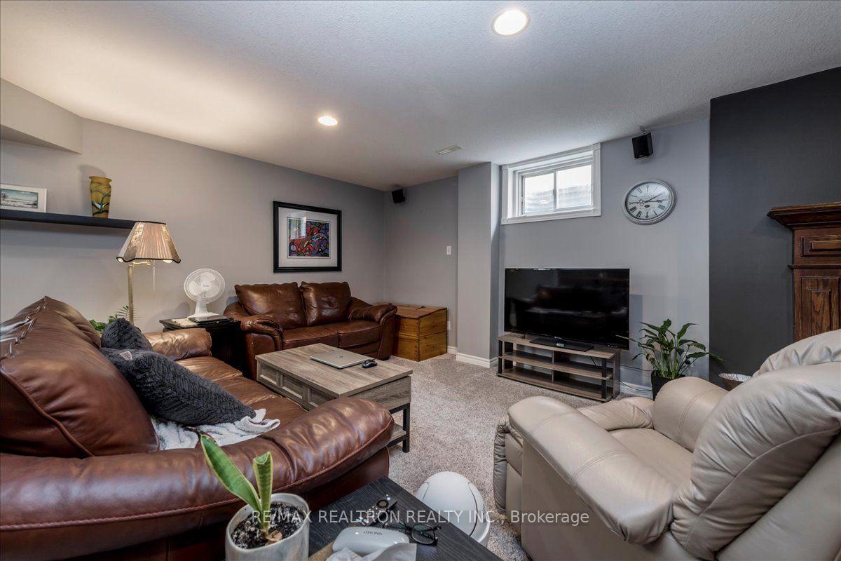 Photo 17 of 34 O'Shaughnessy Crescent, Barrie, Holly — HOMEH