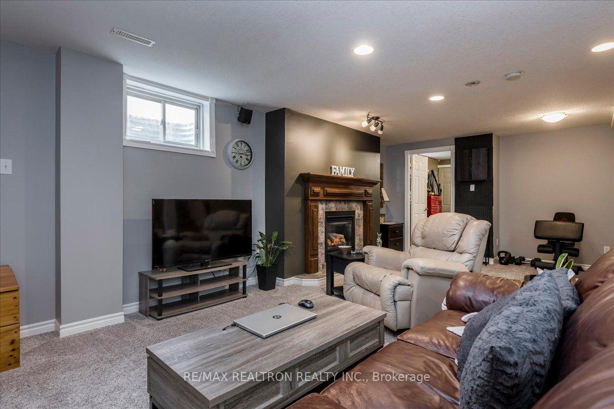 Photo 18 of 34 O'Shaughnessy Crescent, Barrie, Holly — HOMEH