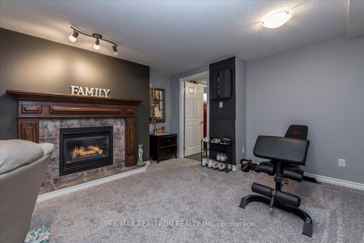 Photo 19 of 34 O'Shaughnessy Crescent, Barrie, Holly — HOMEH