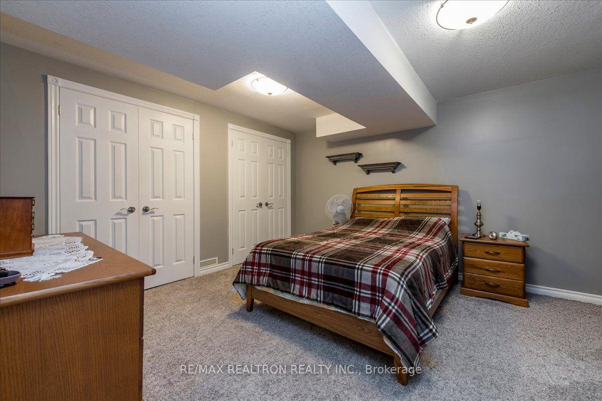 Photo 20 of 34 O'Shaughnessy Crescent, Barrie, Holly — HOMEH