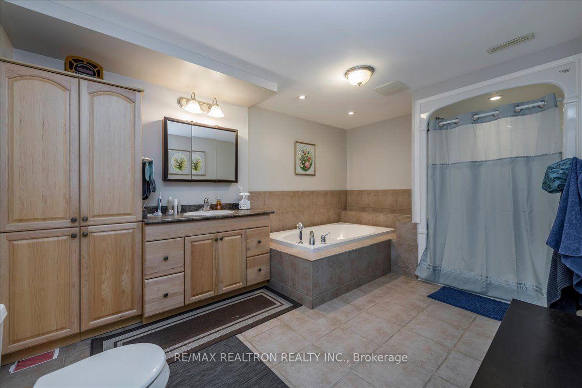 Photo 21 of 34 O'Shaughnessy Crescent, Barrie, Holly — HOMEH