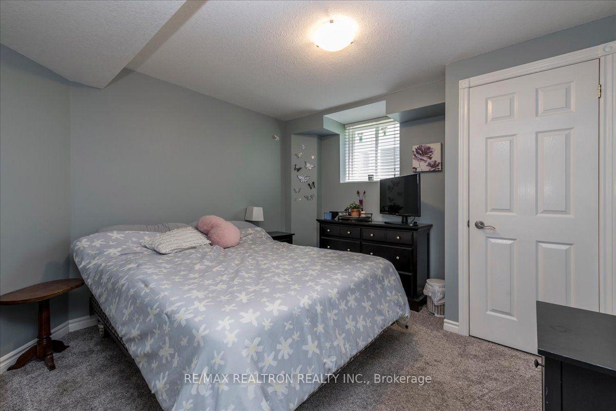 Photo 22 of 34 O'Shaughnessy Crescent, Barrie, Holly — HOMEH