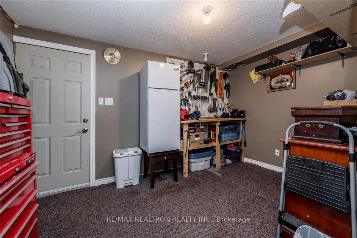 Photo 23 of 34 O'Shaughnessy Crescent, Barrie, Holly — HOMEH