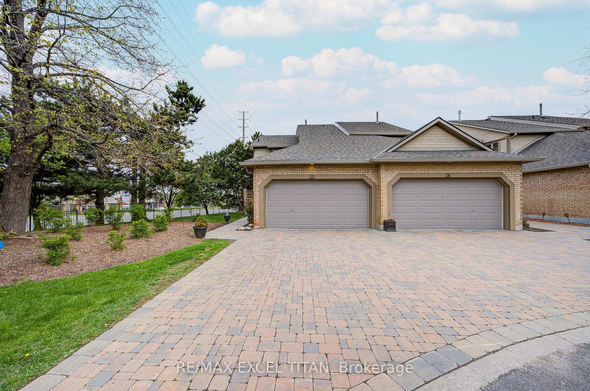 Photo 2 of Unit 25, 1725 The Chase, Mississauga, Central Erin Mills — HOMEH