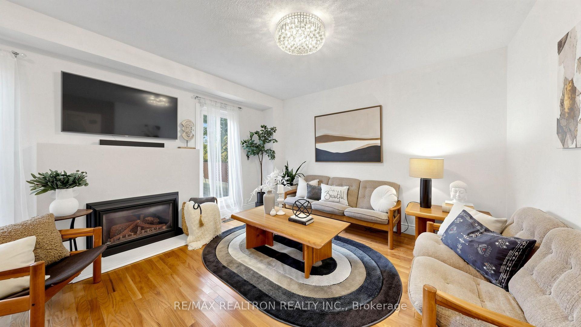 Photo 4 of 146 Cottonwood Court, Markham, Bayview Fairway-Bayview Country Club Estates — HOMEH