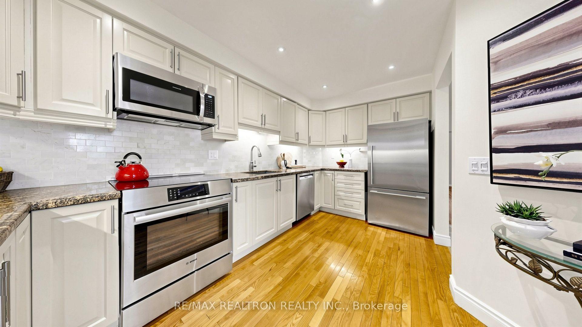 Photo 10 of 146 Cottonwood Court, Markham, Bayview Fairway-Bayview Country Club Estates — HOMEH