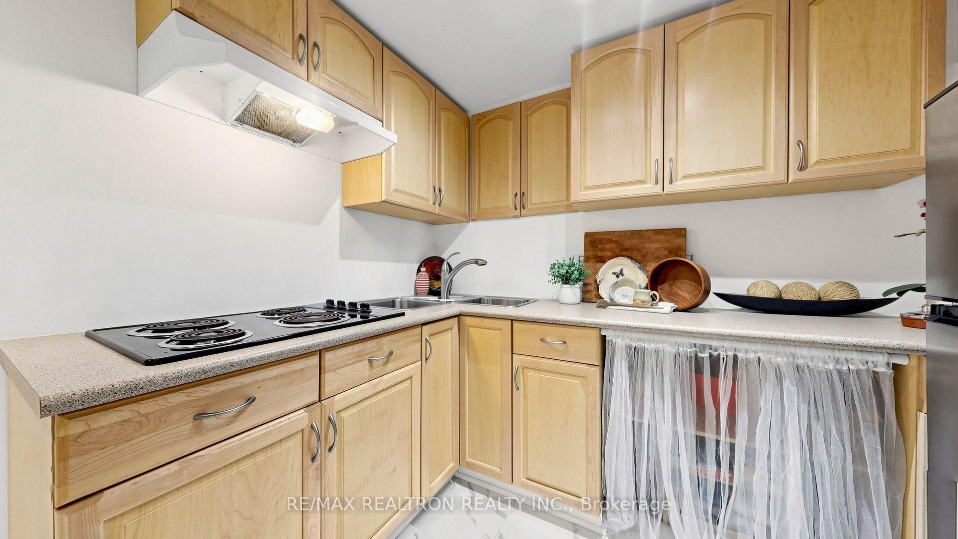 Photo 31 of 146 Cottonwood Court, Markham, Bayview Fairway-Bayview Country Club Estates — HOMEH