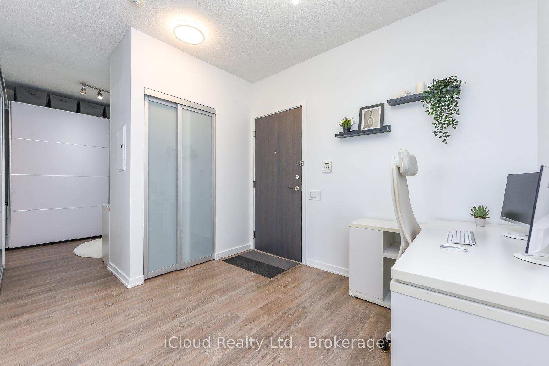Photo 10 of Unit 1303, 103 The Queensway, Toronto, High Park-Swansea — HOMEH