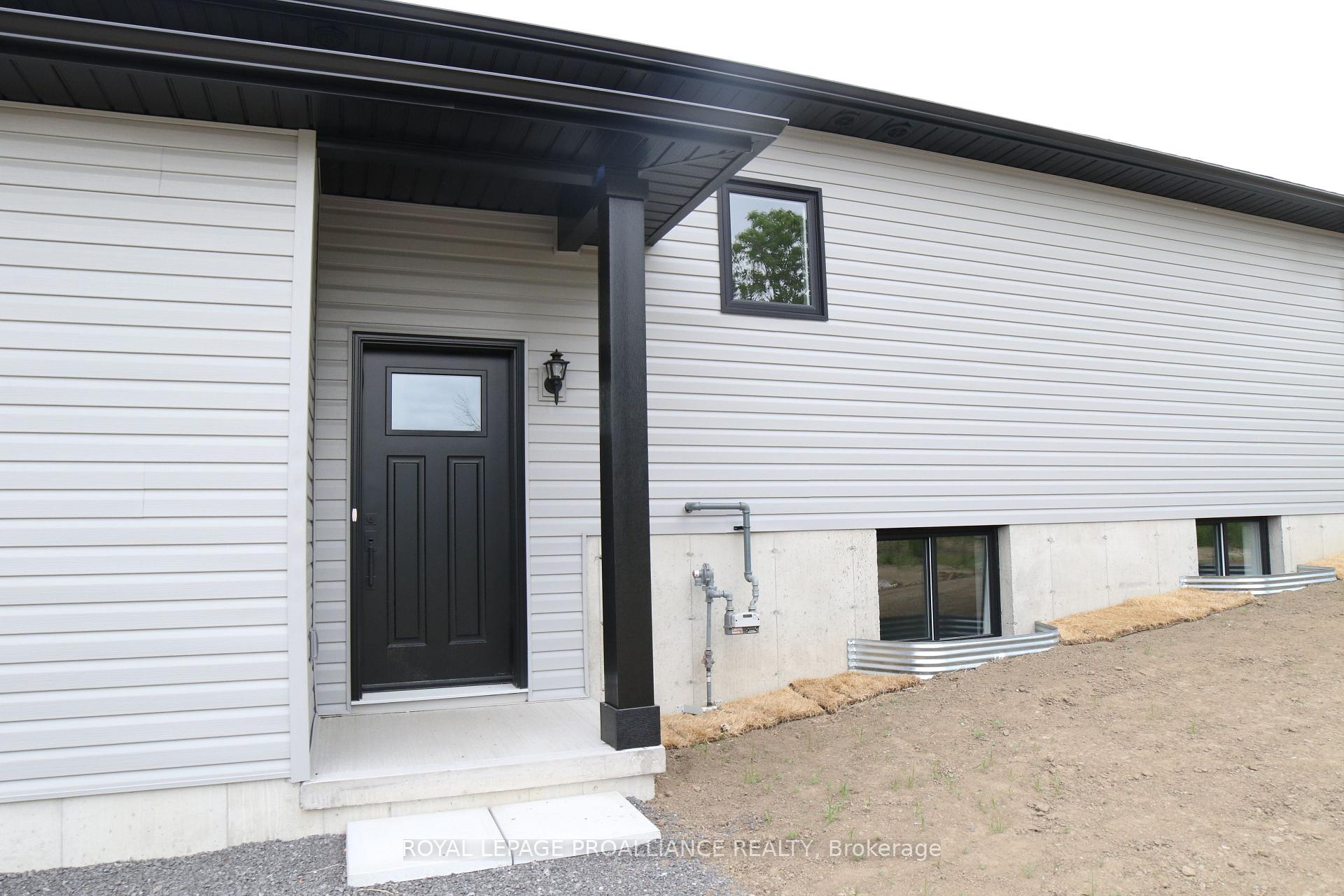 Photo 2 of 160B Sienna Avenue, Belleville, Belleville Ward — HOMEH