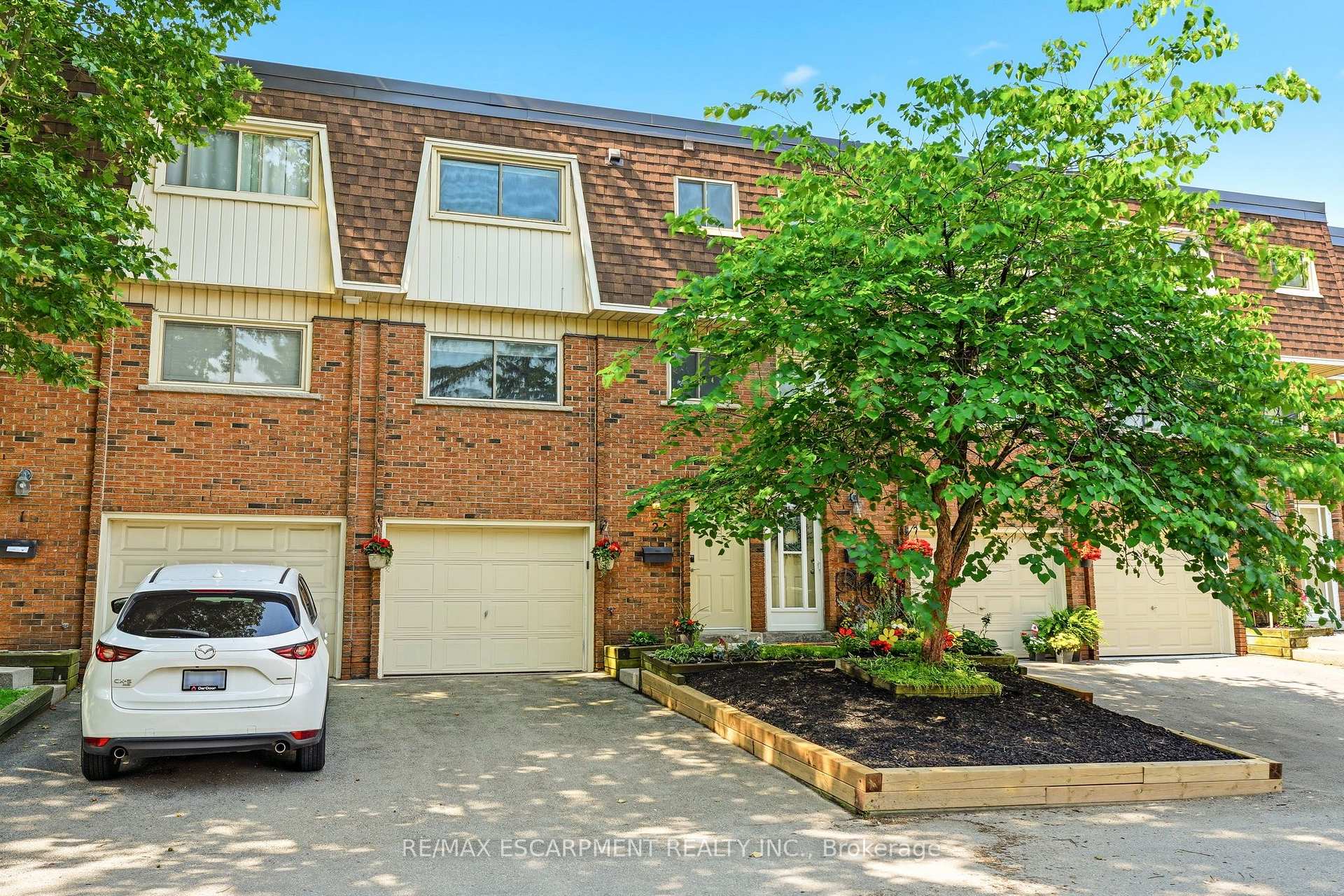 Photo 2 of Unit 2, 125 Bonaventure Drive, Hamilton, Gilbert — HOMEH
