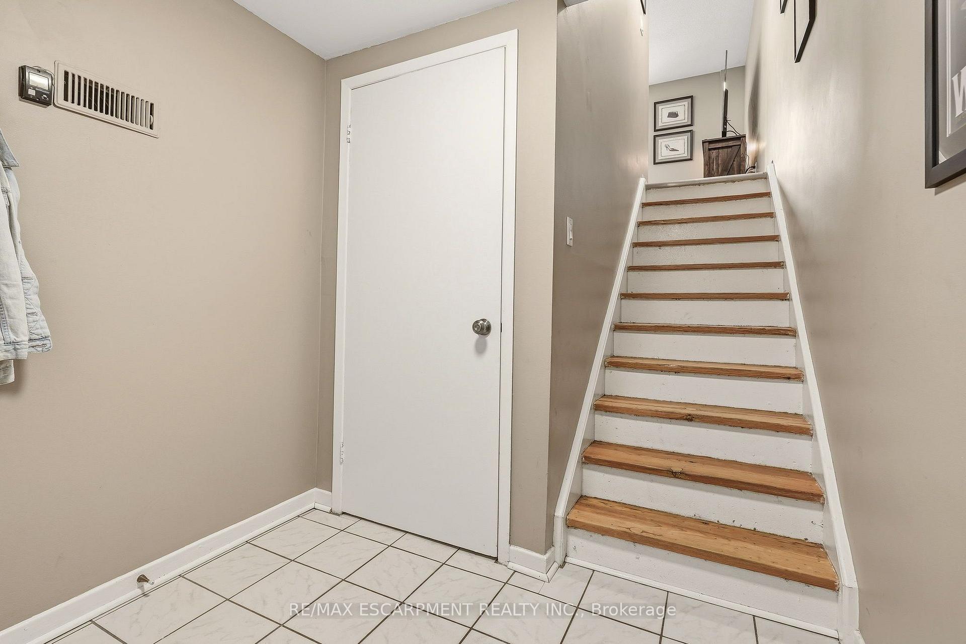 Photo 7 of Unit 2, 125 Bonaventure Drive, Hamilton, Gilbert — HOMEH