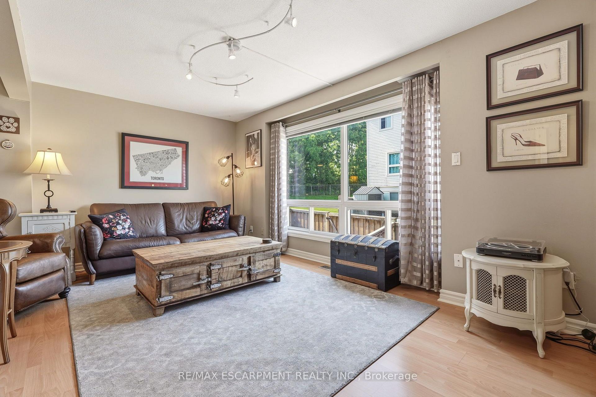 Photo 8 of Unit 2, 125 Bonaventure Drive, Hamilton, Gilbert — HOMEH