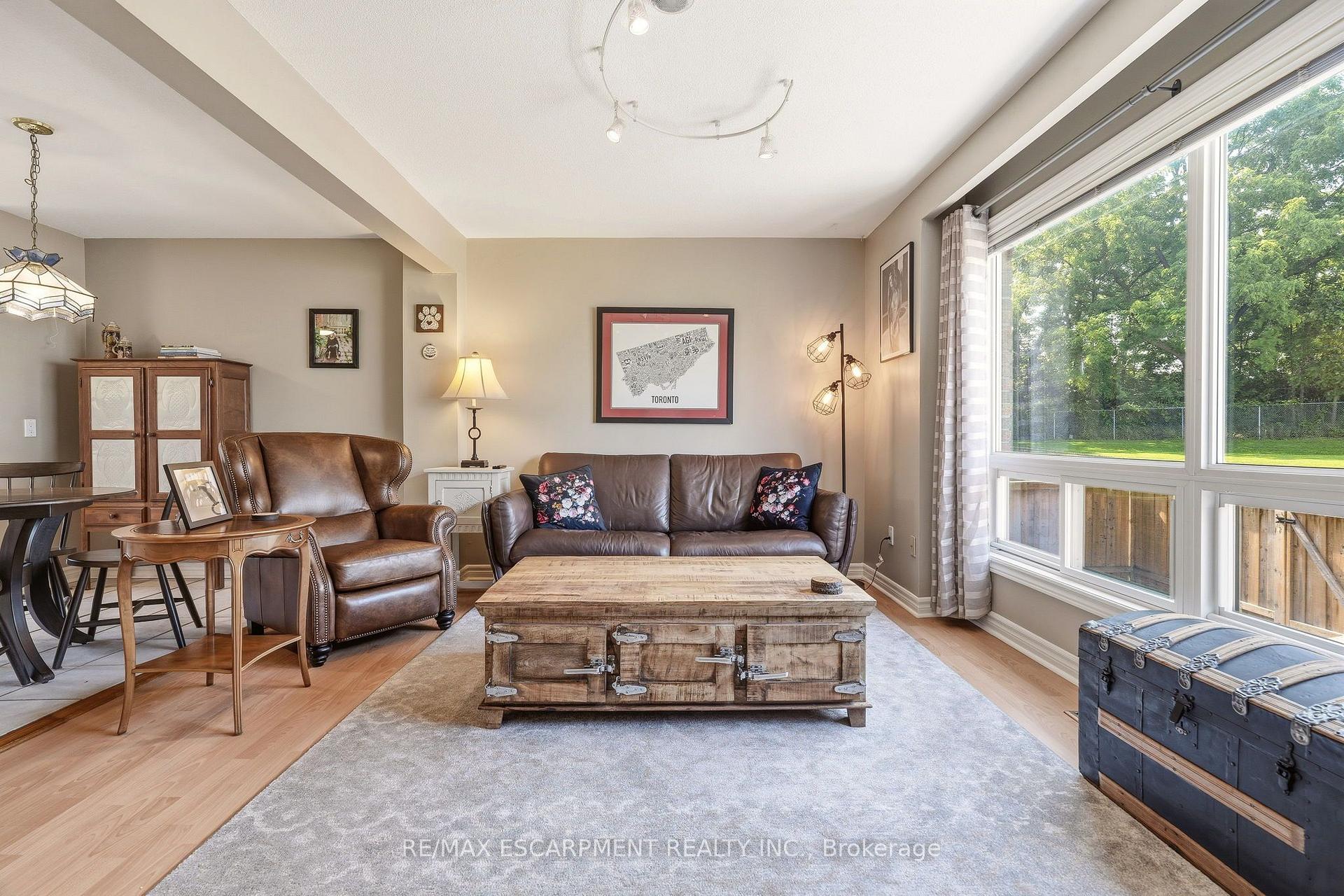 Photo 9 of Unit 2, 125 Bonaventure Drive, Hamilton, Gilbert — HOMEH