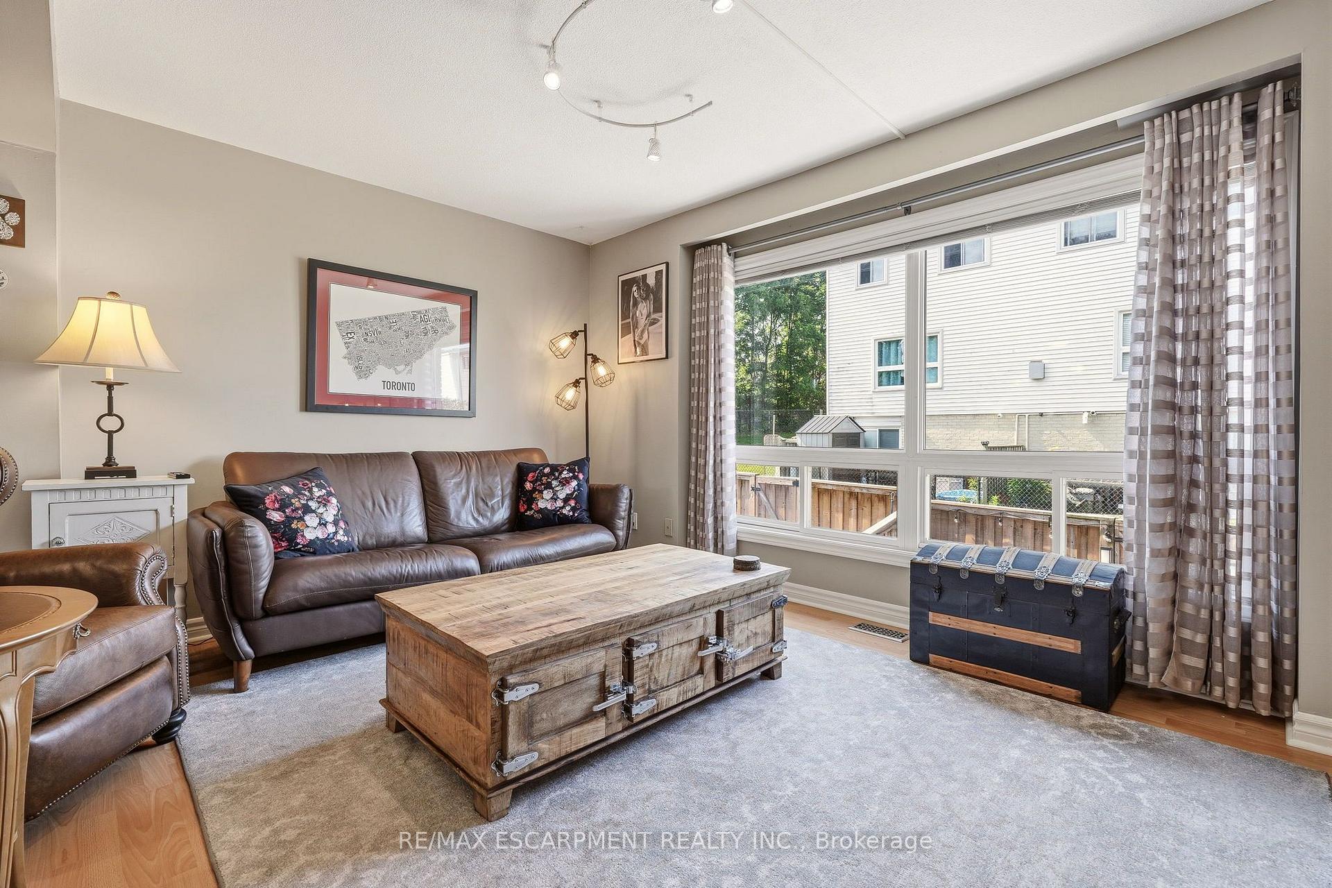 Photo 11 of Unit 2, 125 Bonaventure Drive, Hamilton, Gilbert — HOMEH
