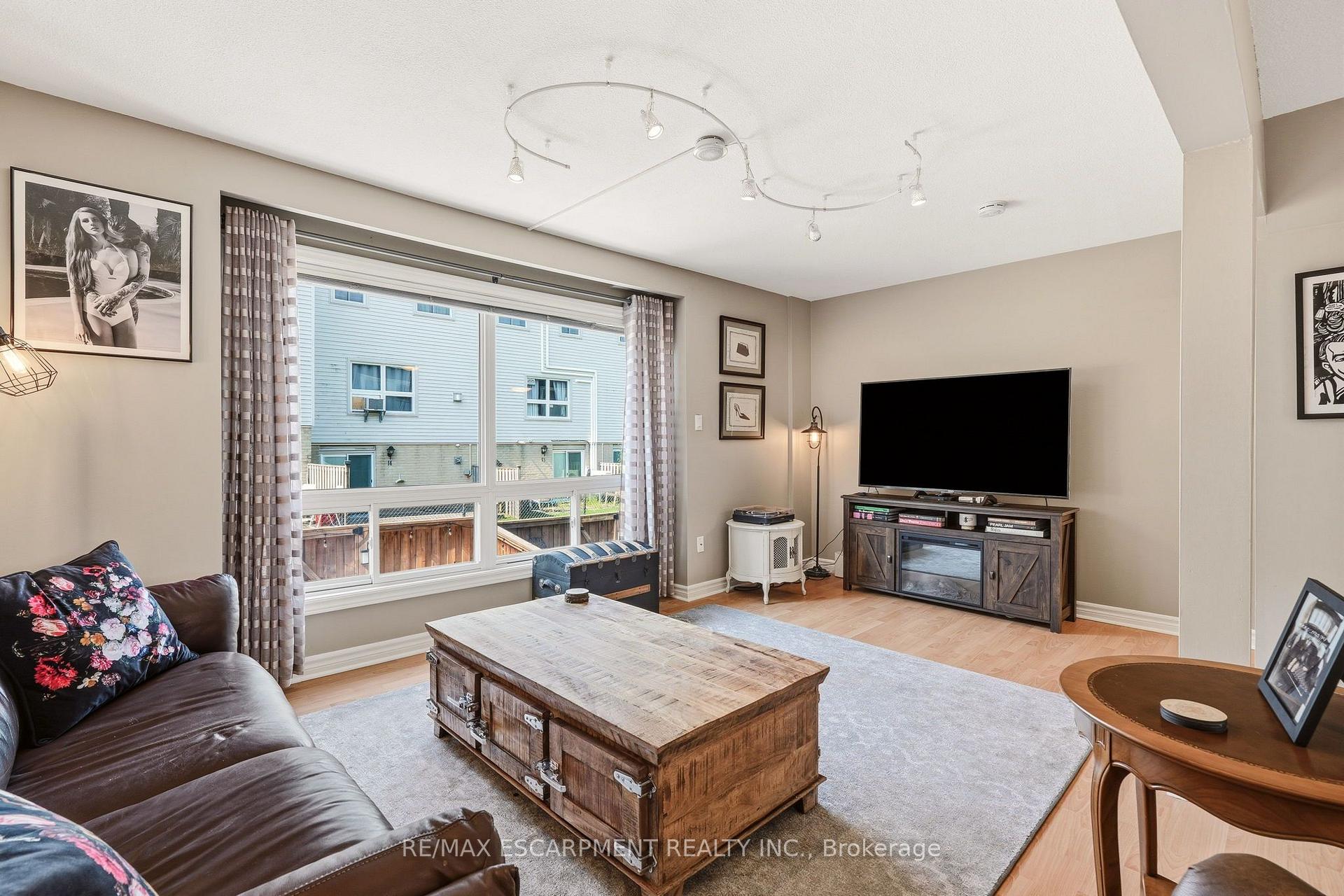Photo 13 of Unit 2, 125 Bonaventure Drive, Hamilton, Gilbert — HOMEH