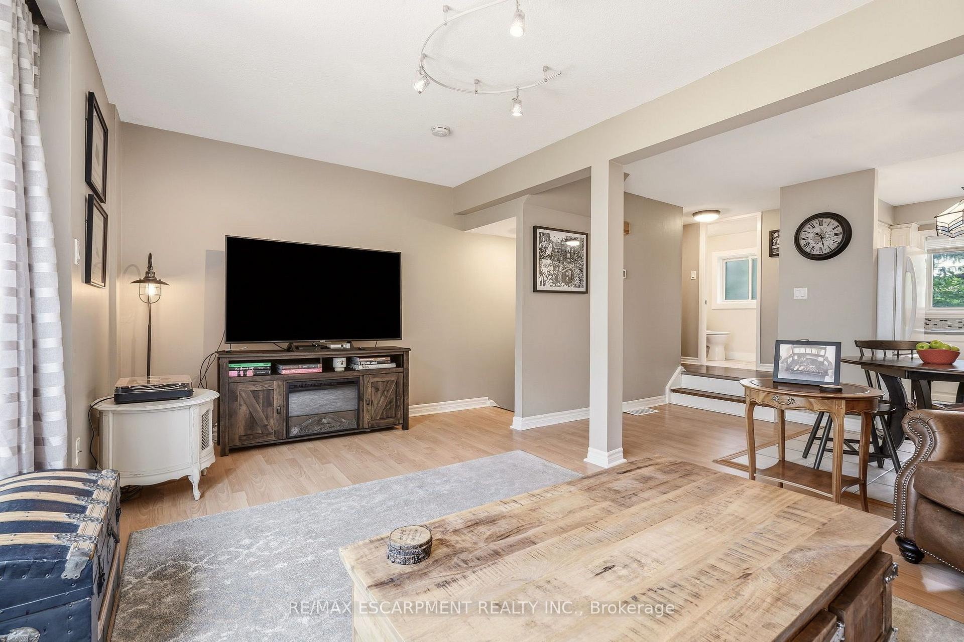 Photo 14 of Unit 2, 125 Bonaventure Drive, Hamilton, Gilbert — HOMEH