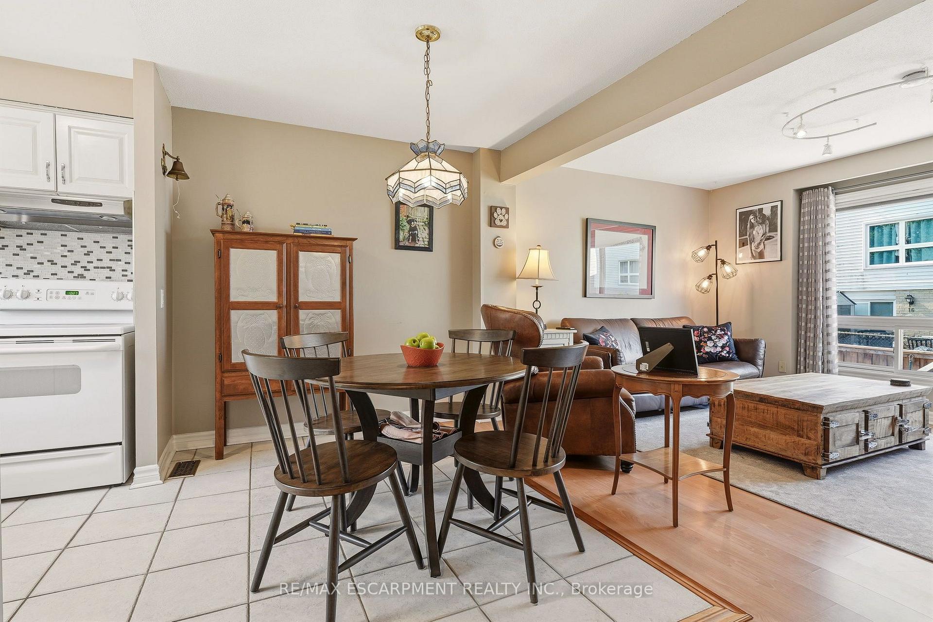 Photo 15 of Unit 2, 125 Bonaventure Drive, Hamilton, Gilbert — HOMEH