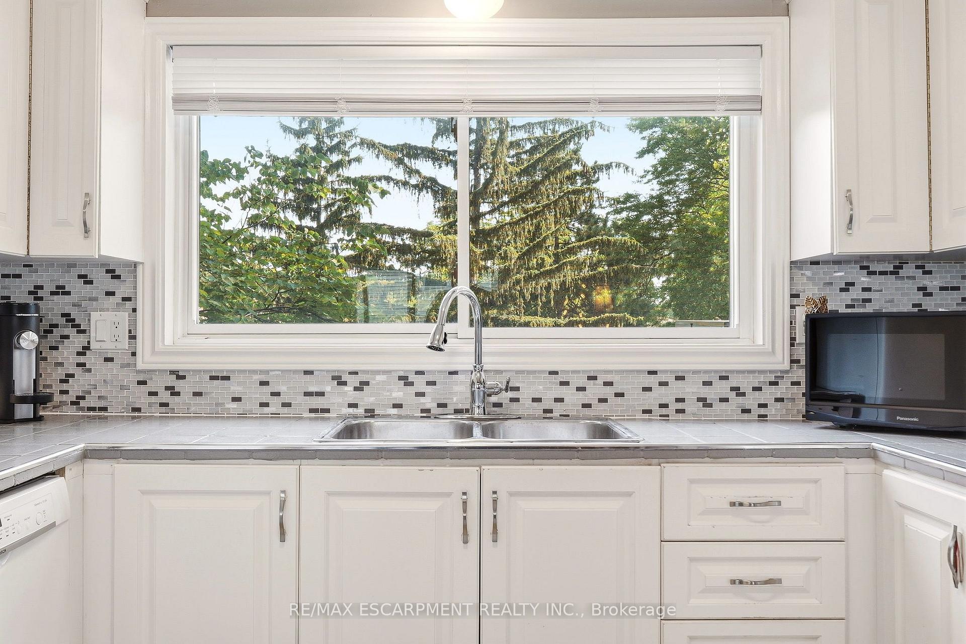 Photo 19 of Unit 2, 125 Bonaventure Drive, Hamilton, Gilbert — HOMEH