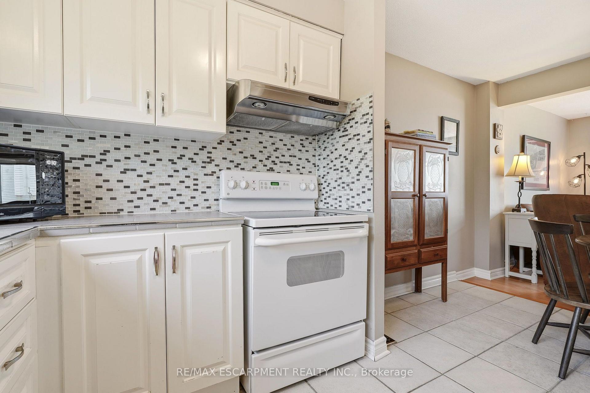 Photo 20 of Unit 2, 125 Bonaventure Drive, Hamilton, Gilbert — HOMEH