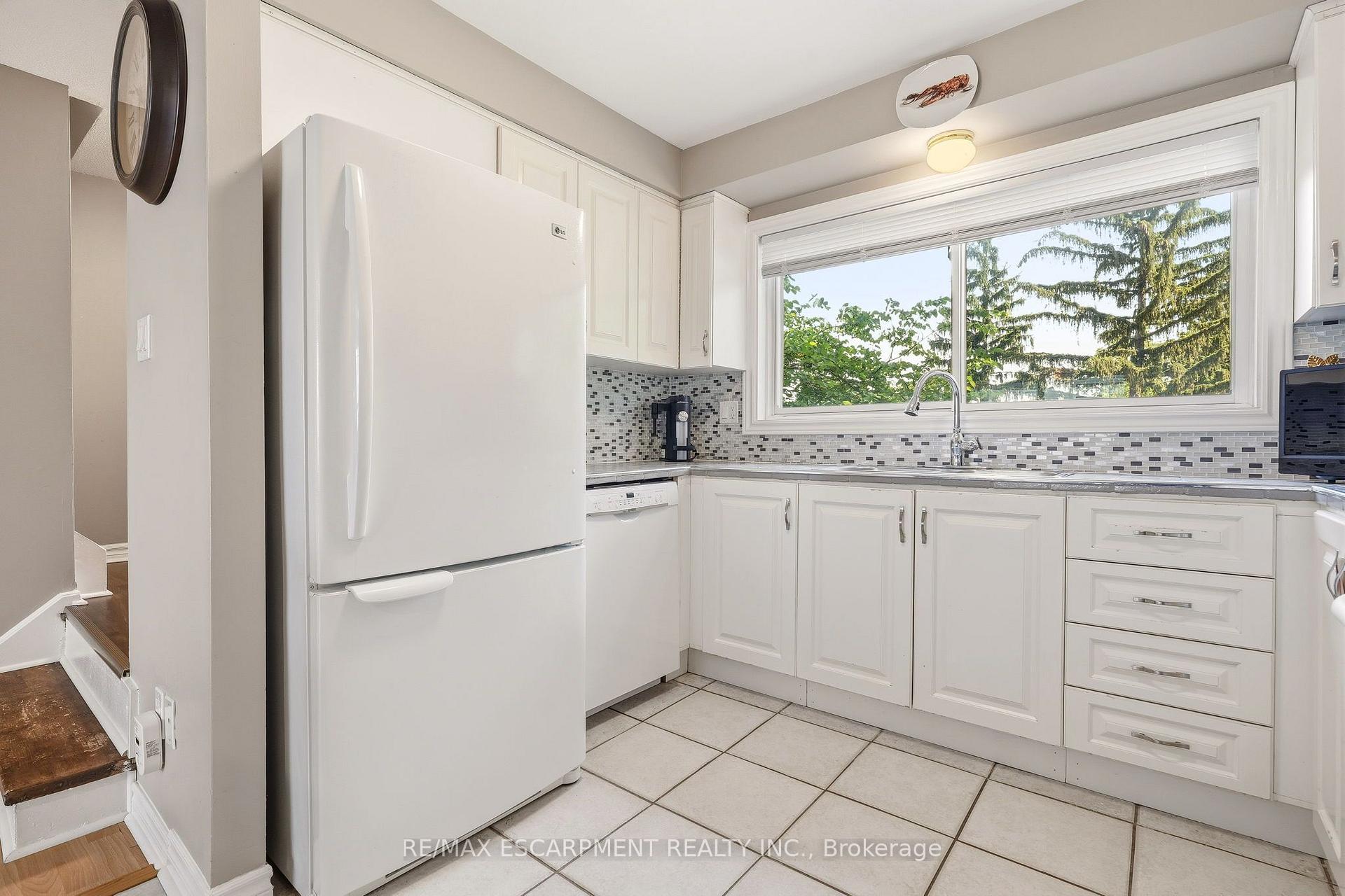 Photo 21 of Unit 2, 125 Bonaventure Drive, Hamilton, Gilbert — HOMEH
