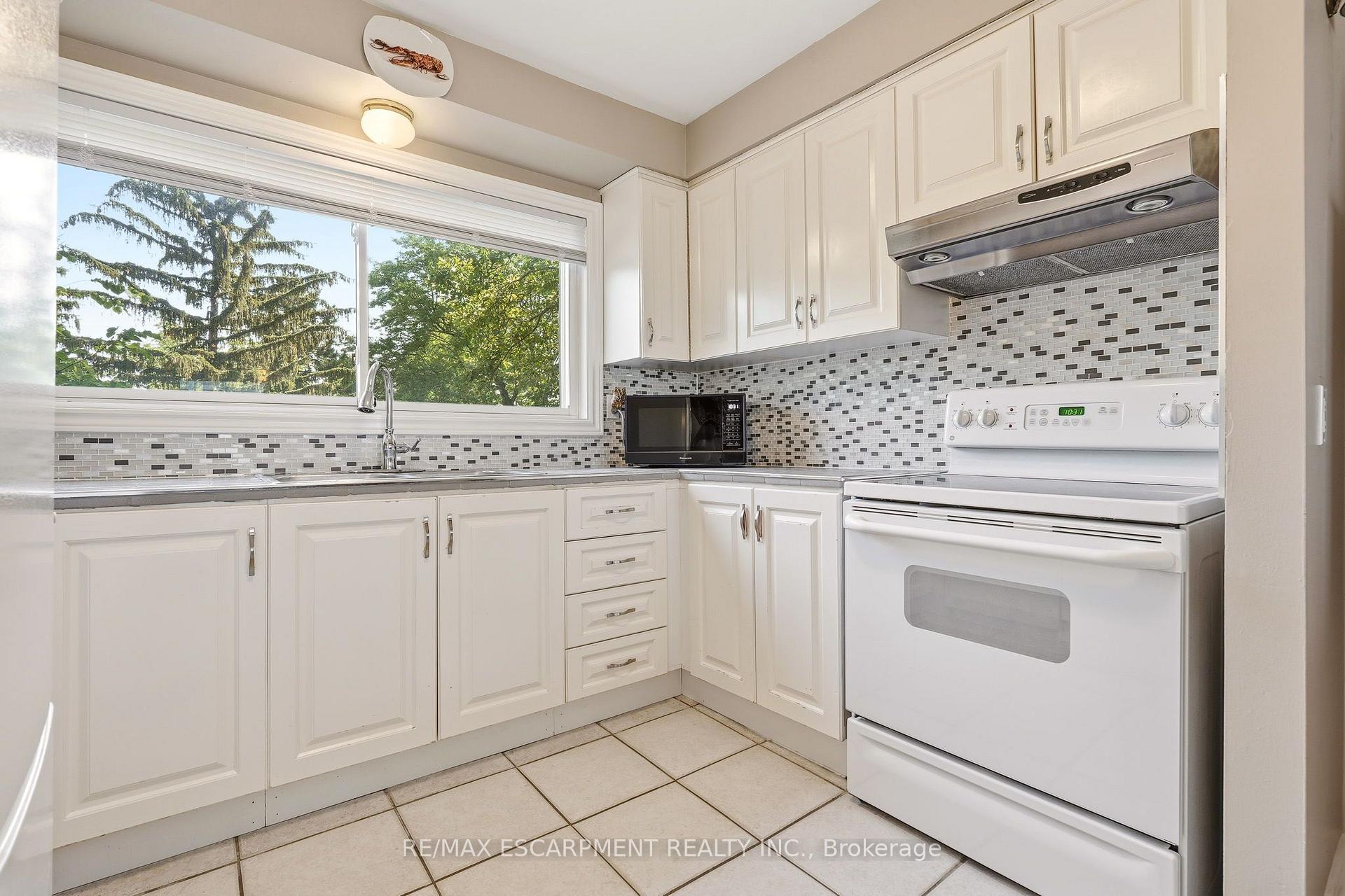 Photo 22 of Unit 2, 125 Bonaventure Drive, Hamilton, Gilbert — HOMEH