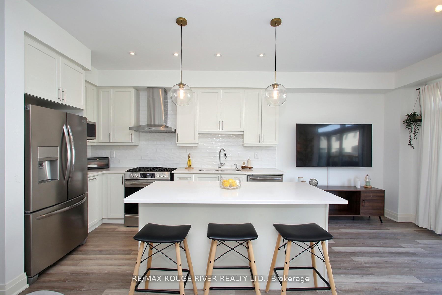 Photo 5 of 55 Crows Nest Lane, Clarington, Bowmanville — HOMEH