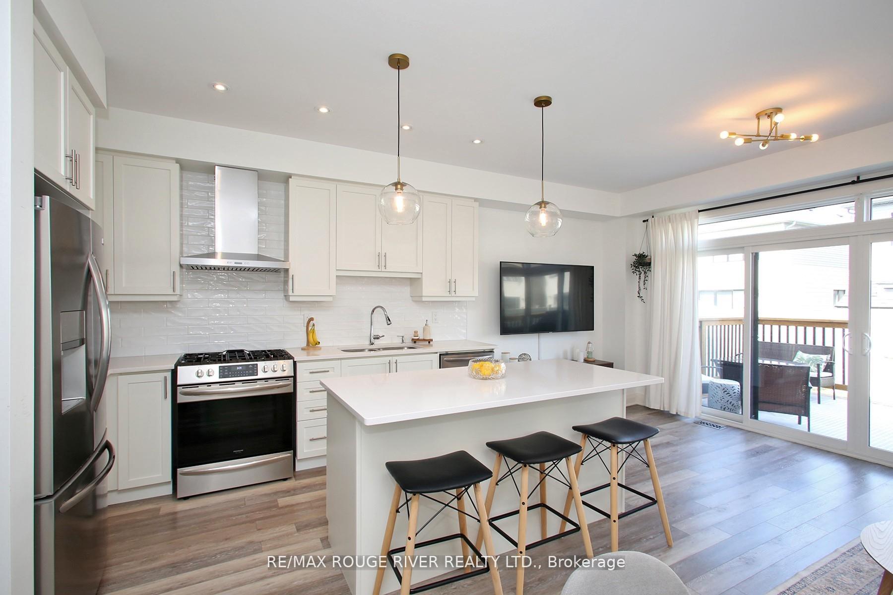 Photo 6 of 55 Crows Nest Lane, Clarington, Bowmanville — HOMEH