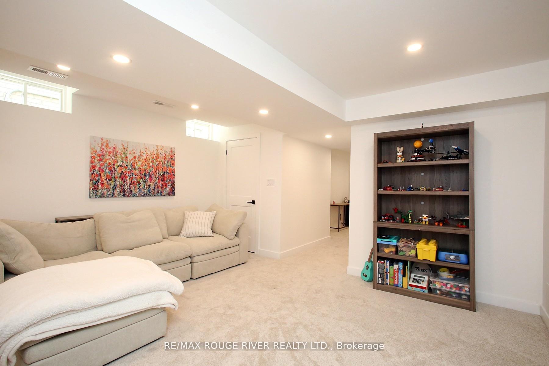 Photo 20 of 55 Crows Nest Lane, Clarington, Bowmanville — HOMEH