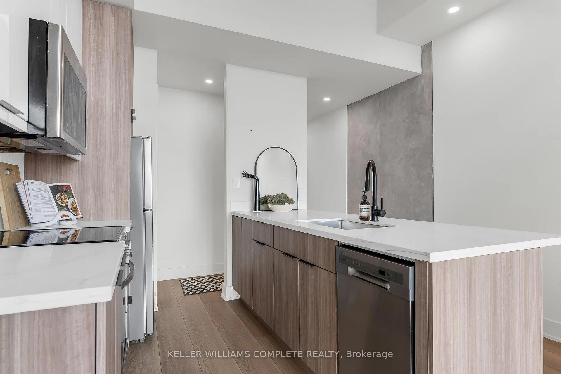 Photo 10 of Unit 709, 24 Augusta Street, Hamilton, Corktown — HOMEH