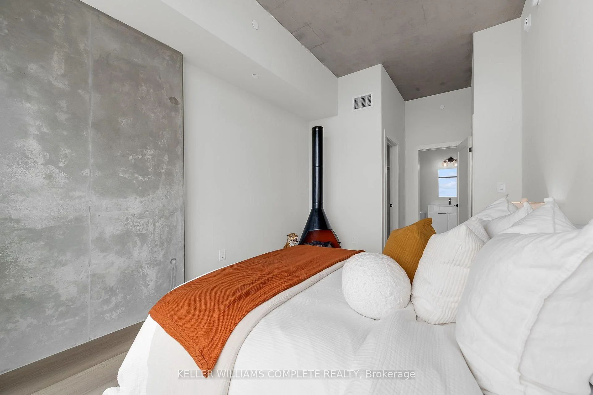 Photo 12 of Unit 709, 24 Augusta Street, Hamilton, Corktown — HOMEH