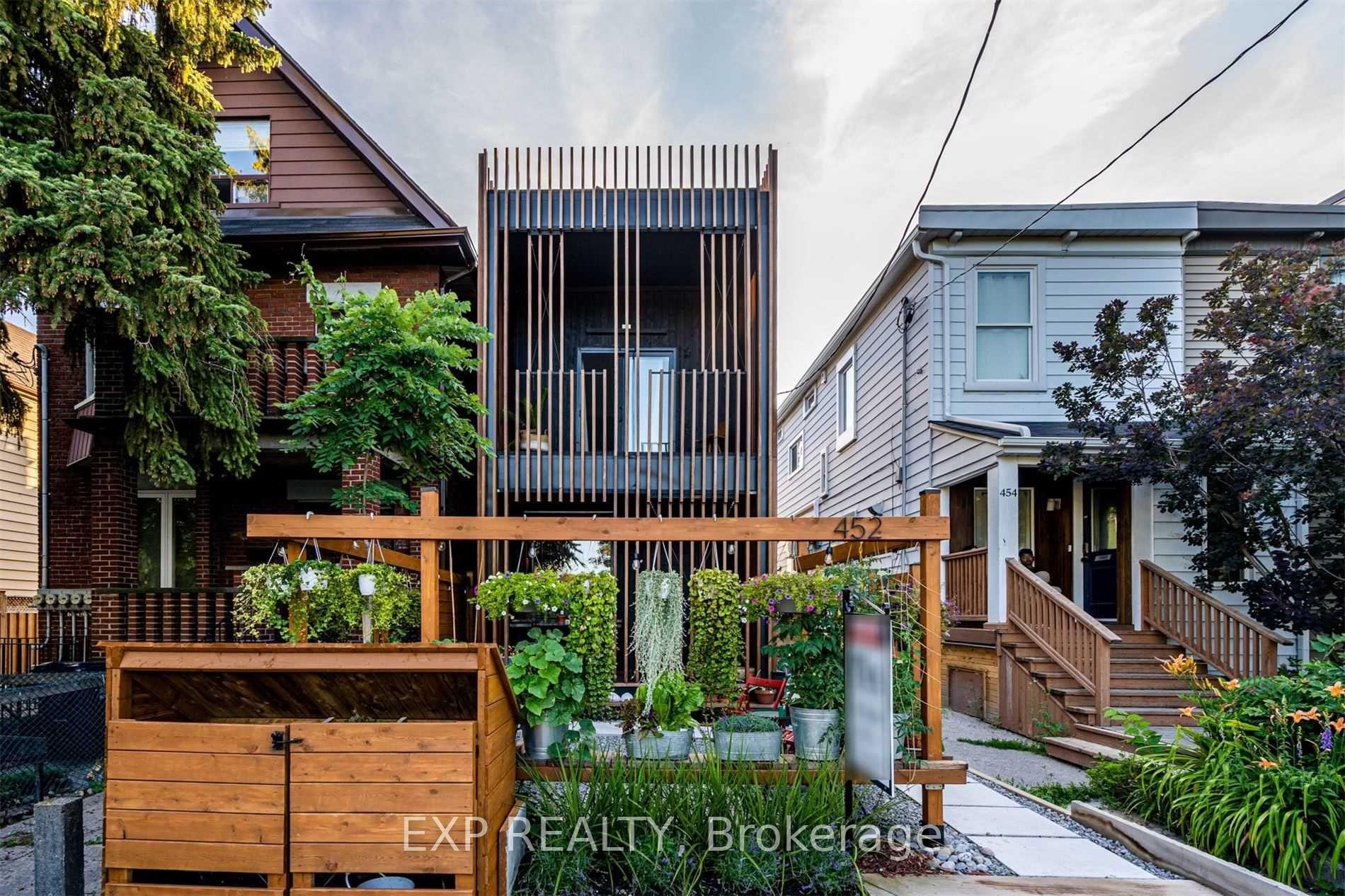 Photo 2 of 452 Montrose Avenue, Toronto, Palmerston-Little Italy — HOMEH