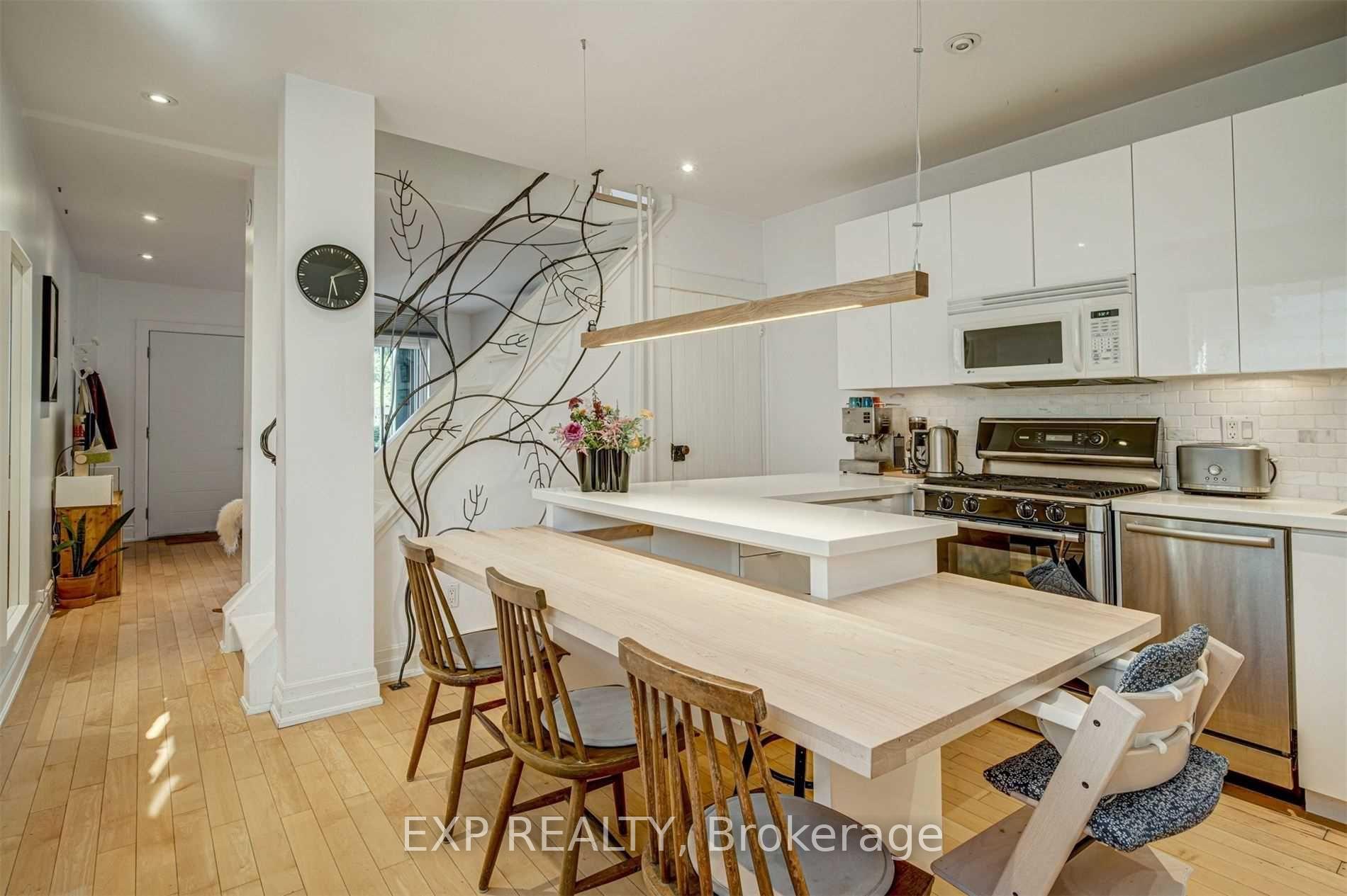Photo 8 of 452 Montrose Avenue, Toronto, Palmerston-Little Italy — HOMEH