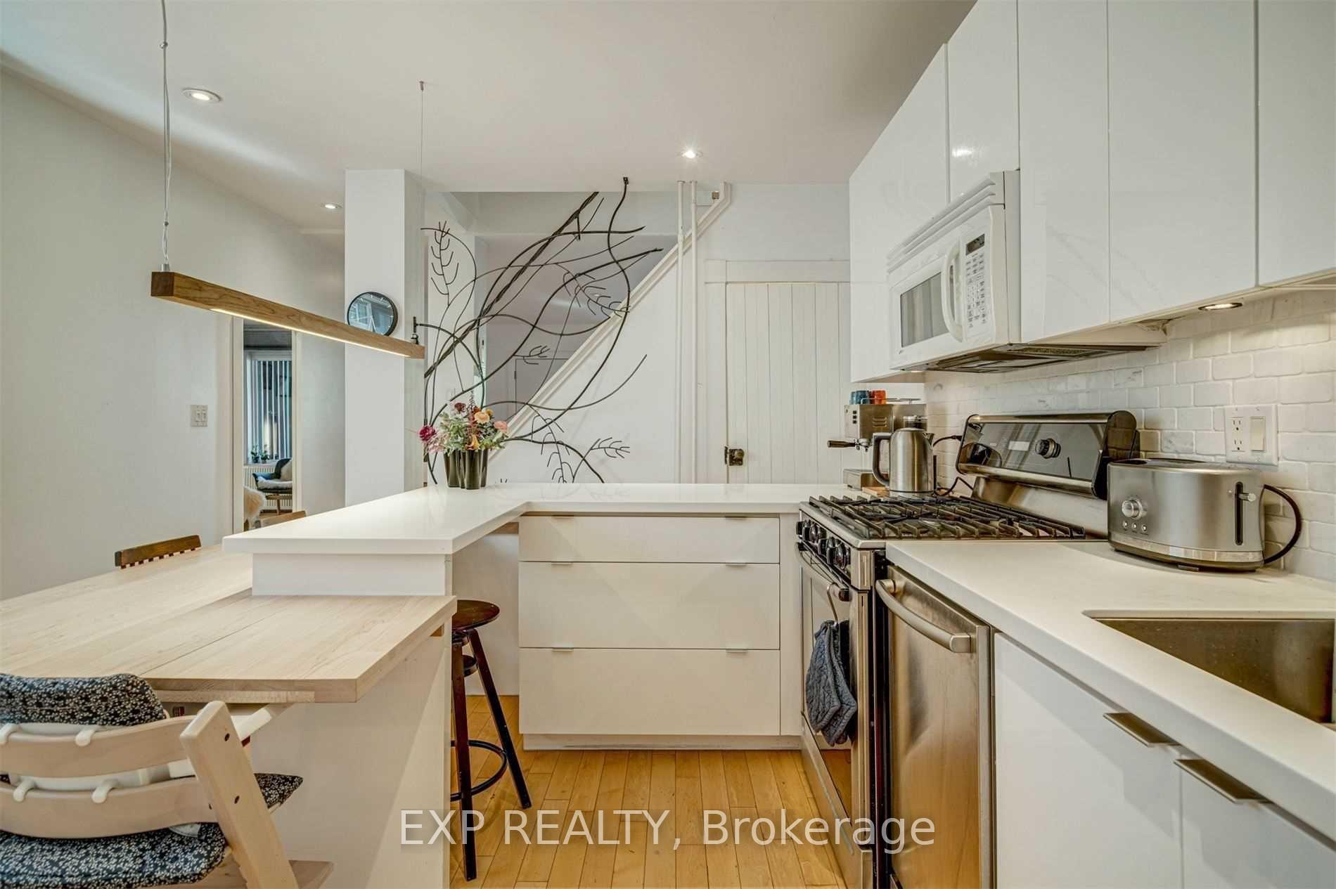 Photo 9 of 452 Montrose Avenue, Toronto, Palmerston-Little Italy — HOMEH