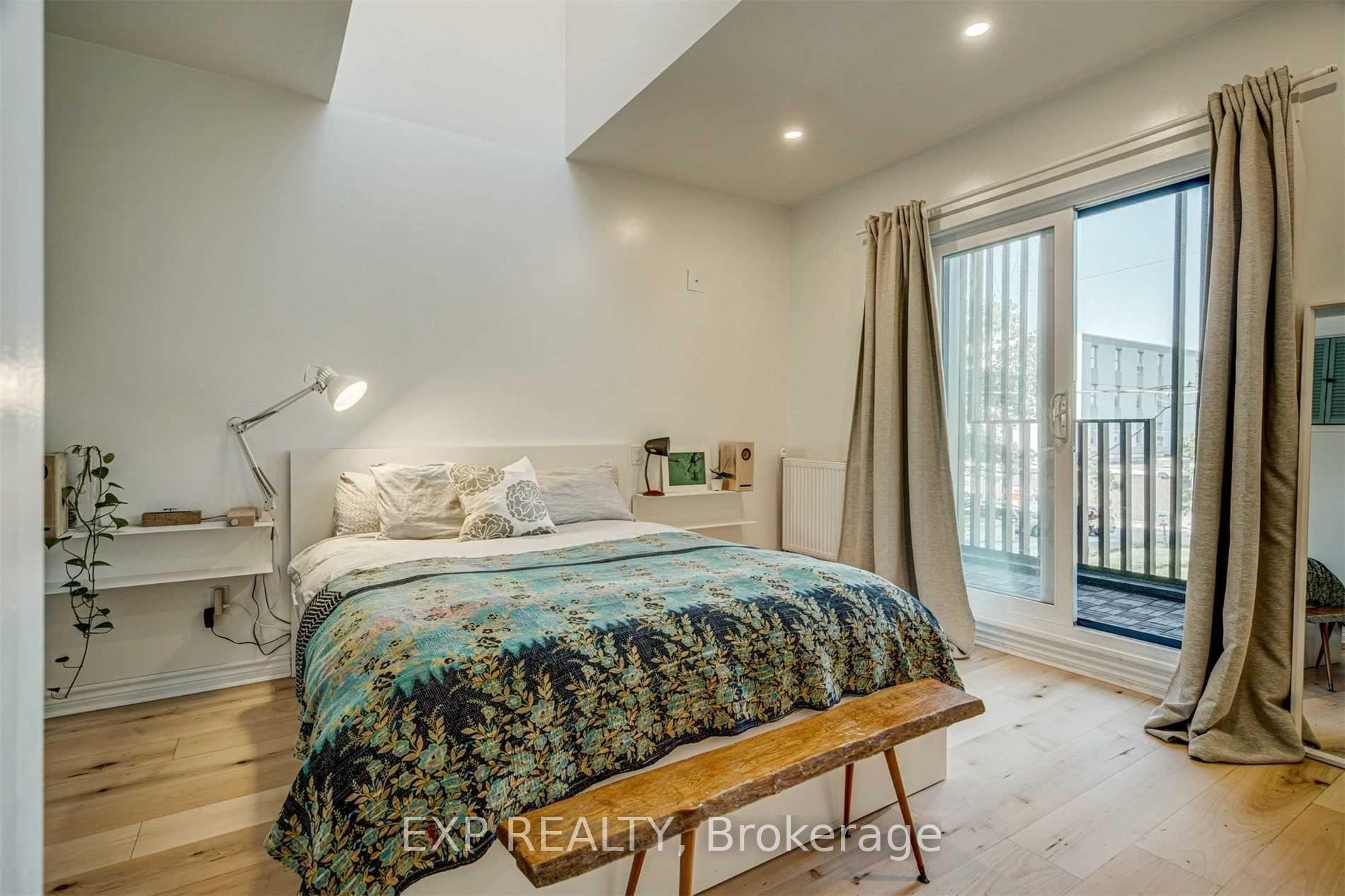 Photo 10 of 452 Montrose Avenue, Toronto, Palmerston-Little Italy — HOMEH