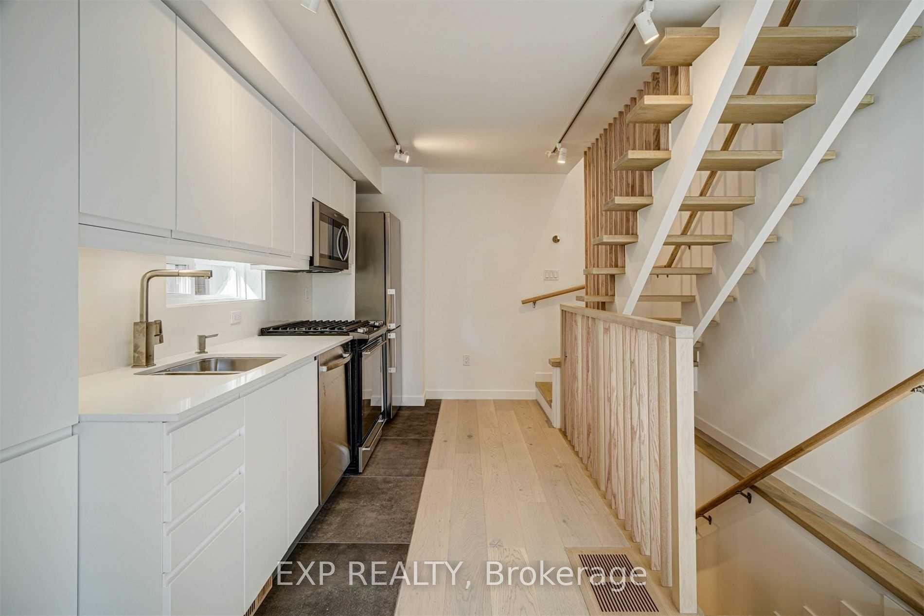 Photo 18 of 452 Montrose Avenue, Toronto, Palmerston-Little Italy — HOMEH