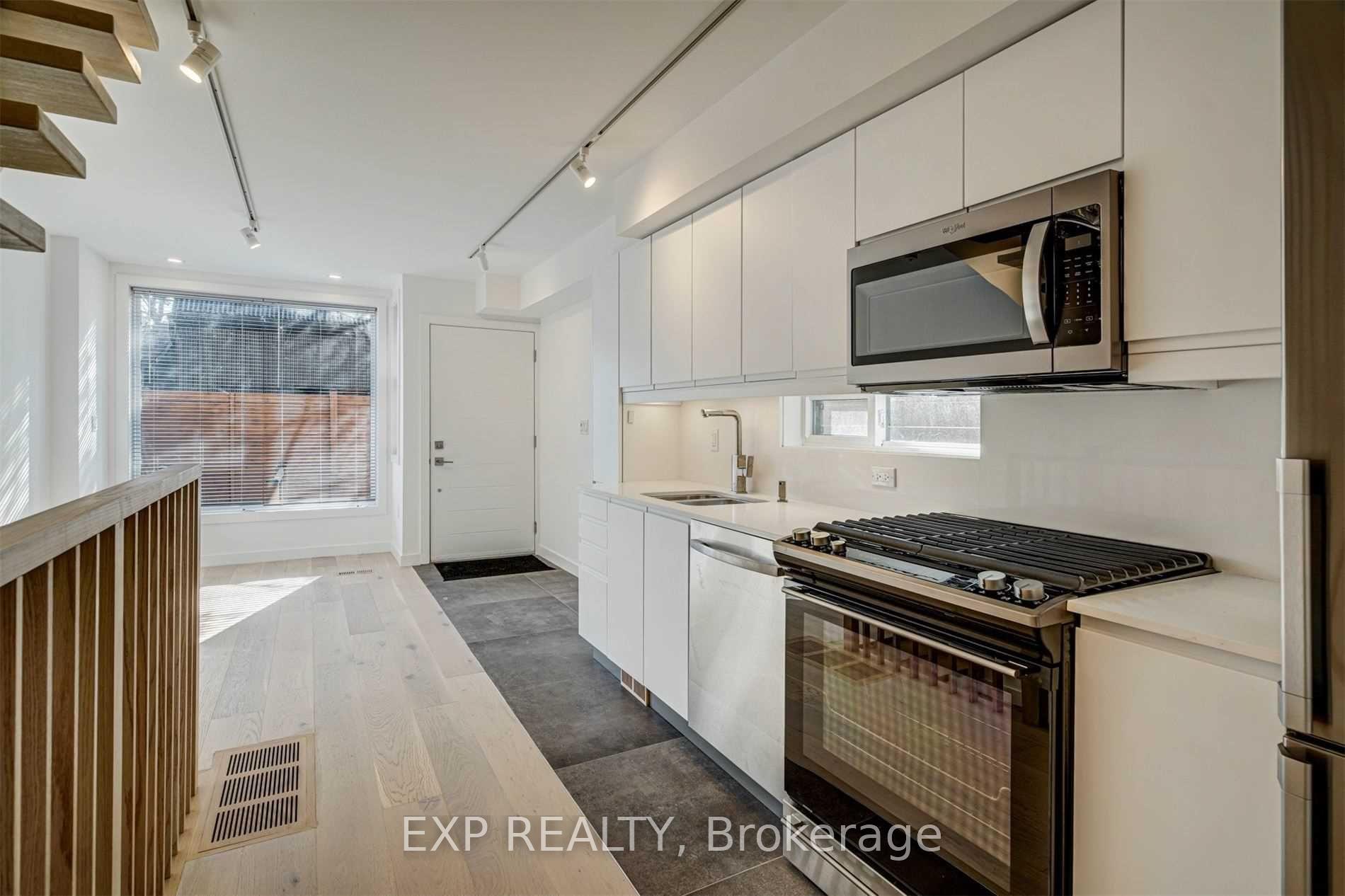 Photo 19 of 452 Montrose Avenue, Toronto, Palmerston-Little Italy — HOMEH