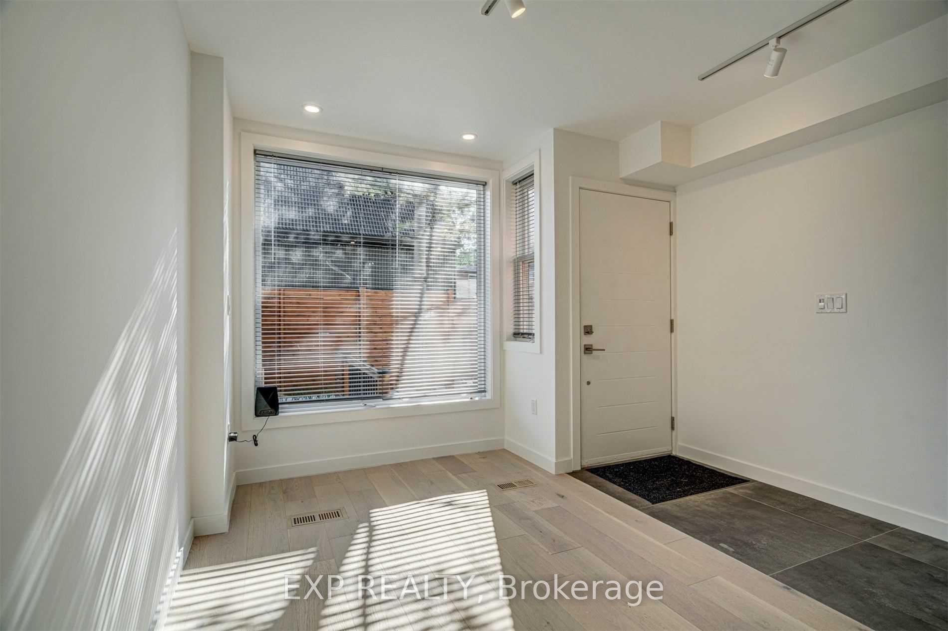 Photo 20 of 452 Montrose Avenue, Toronto, Palmerston-Little Italy — HOMEH