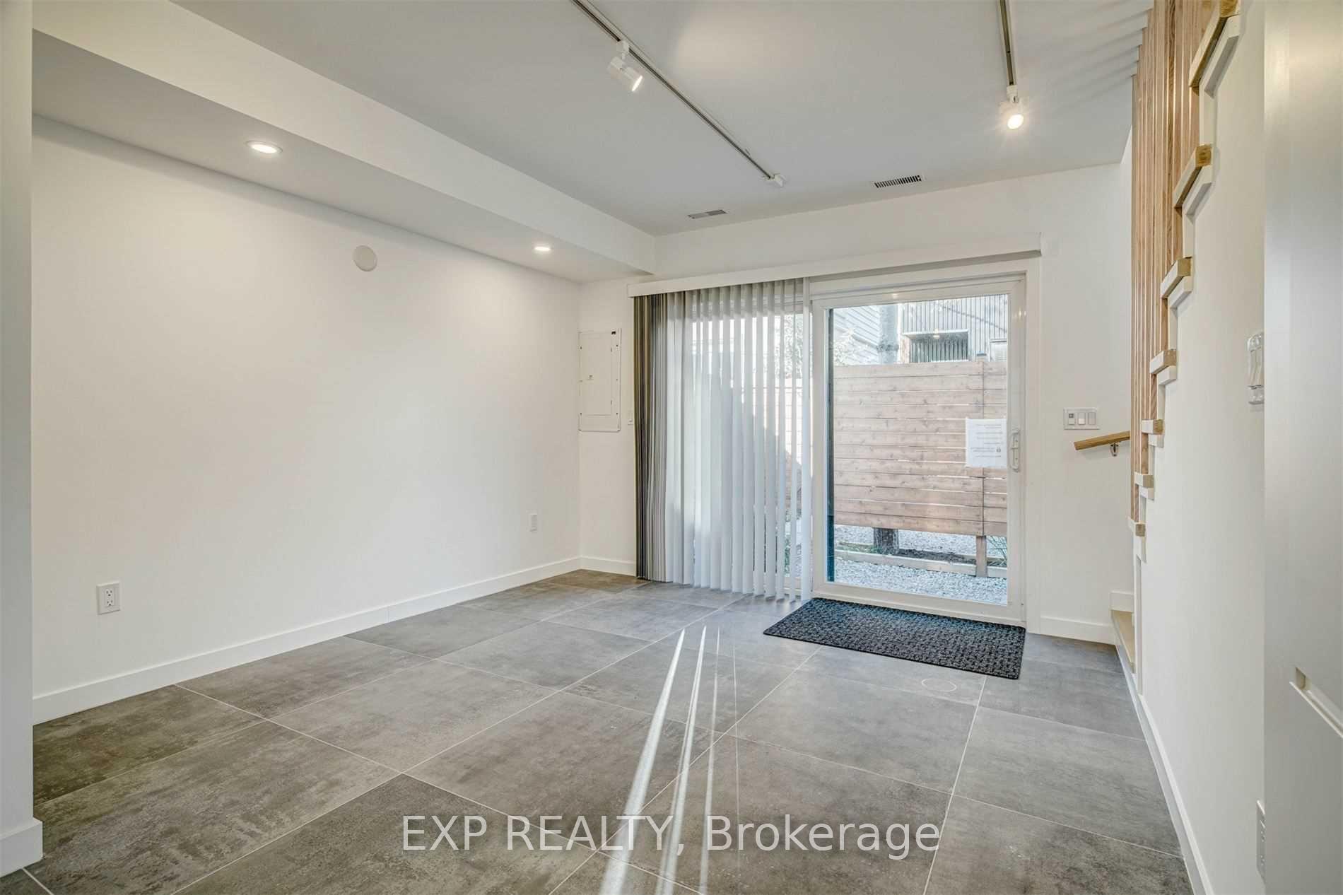 Photo 31 of 452 Montrose Avenue, Toronto, Palmerston-Little Italy — HOMEH