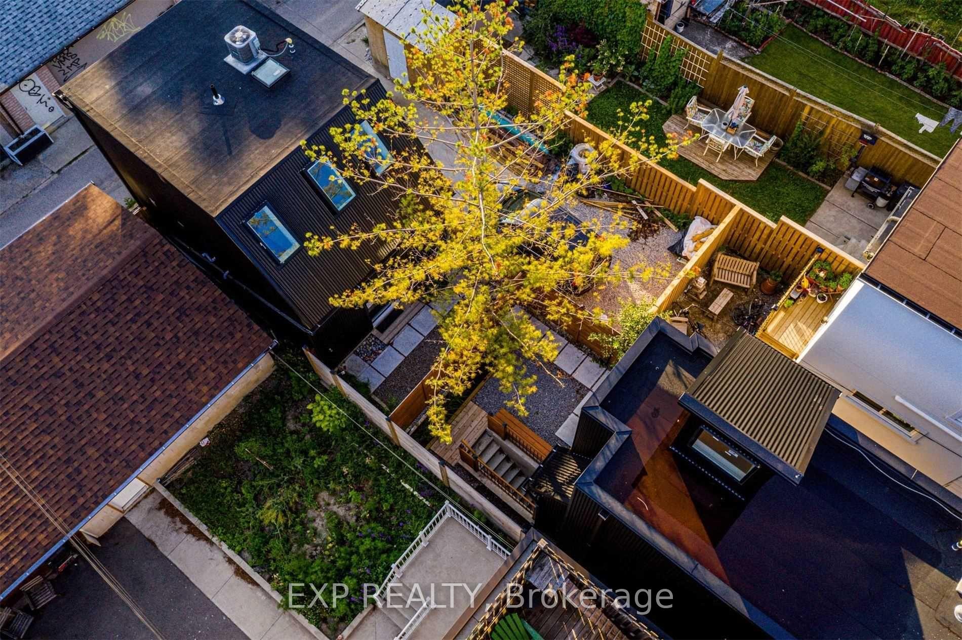 Photo 38 of 452 Montrose Avenue, Toronto, Palmerston-Little Italy — HOMEH