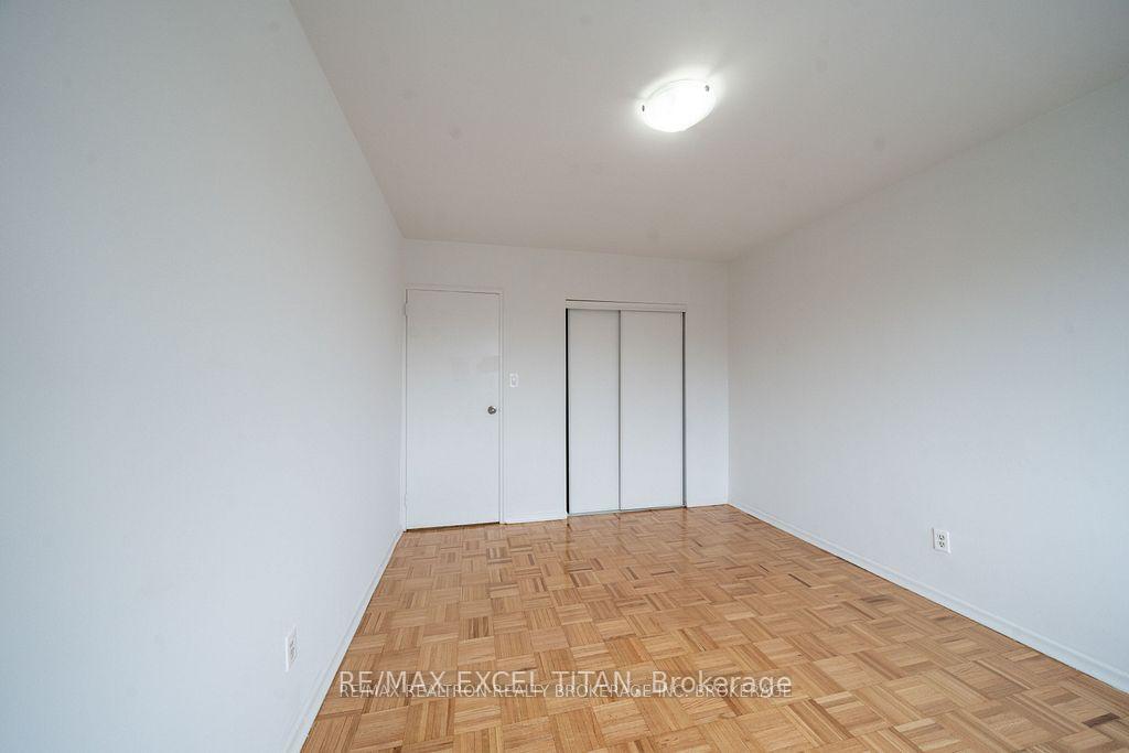 Photo 2 of Unit 4, 799 Robinson Street, Burlington, Brant — HOMEH