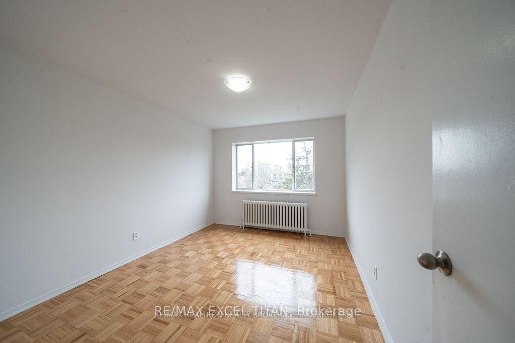 Photo 4 of Unit 4, 799 Robinson Street, Burlington, Brant — HOMEH