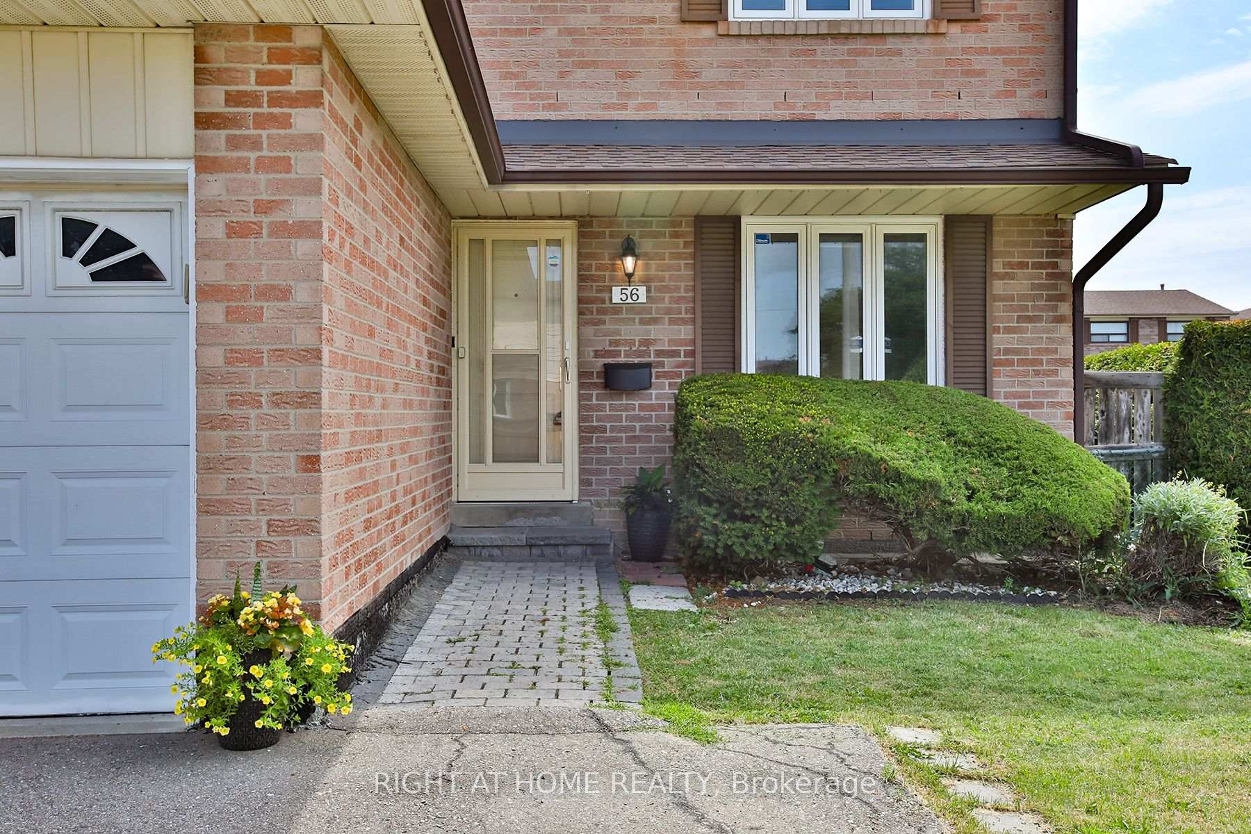 Photo 2 of 56 Cathy Jean Crescent, Etobicoke, Mount Olive-Silverstone-Jamestown — HOMEH