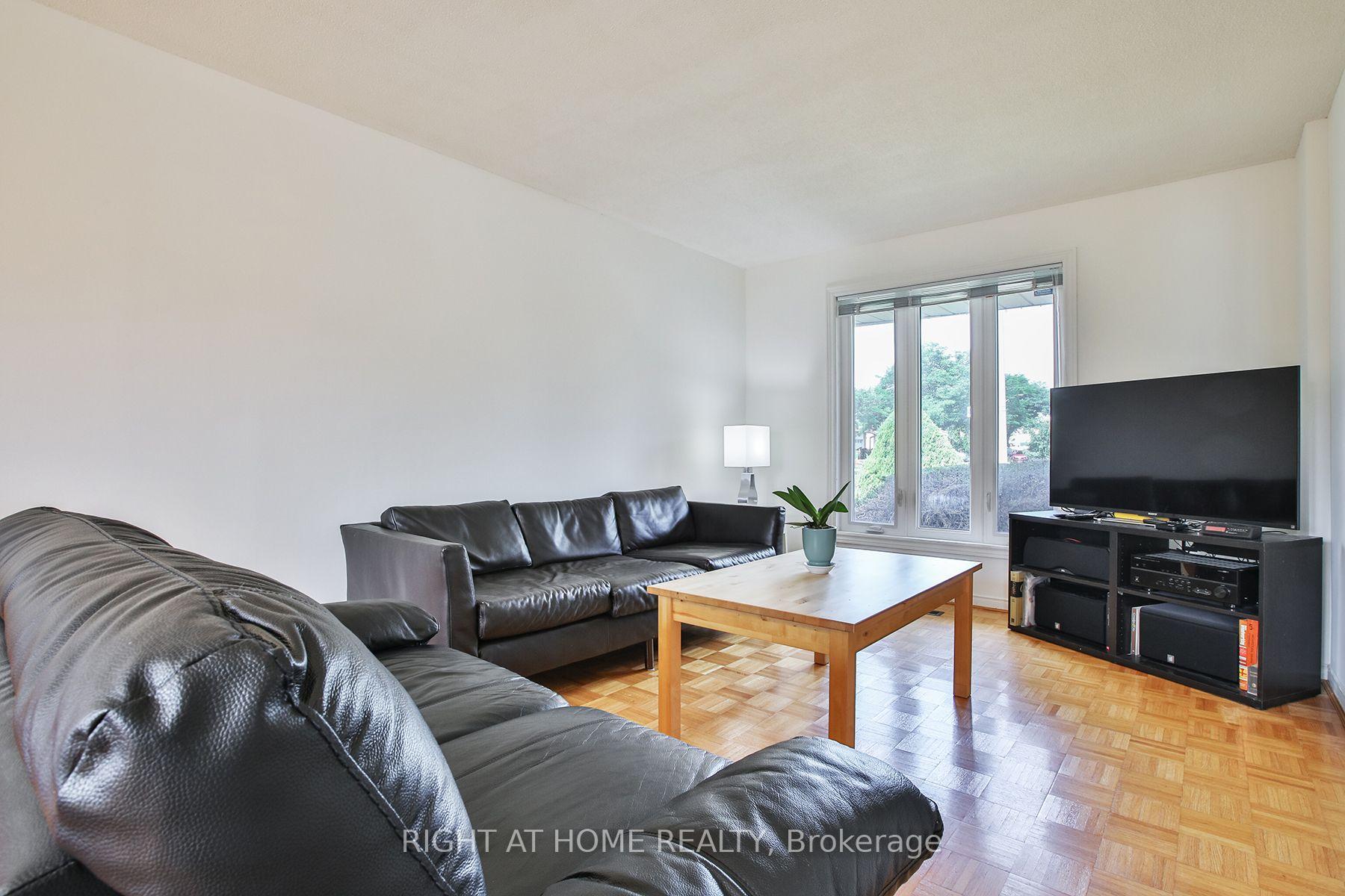Photo 7 of 56 Cathy Jean Crescent, Etobicoke, Mount Olive-Silverstone-Jamestown — HOMEH