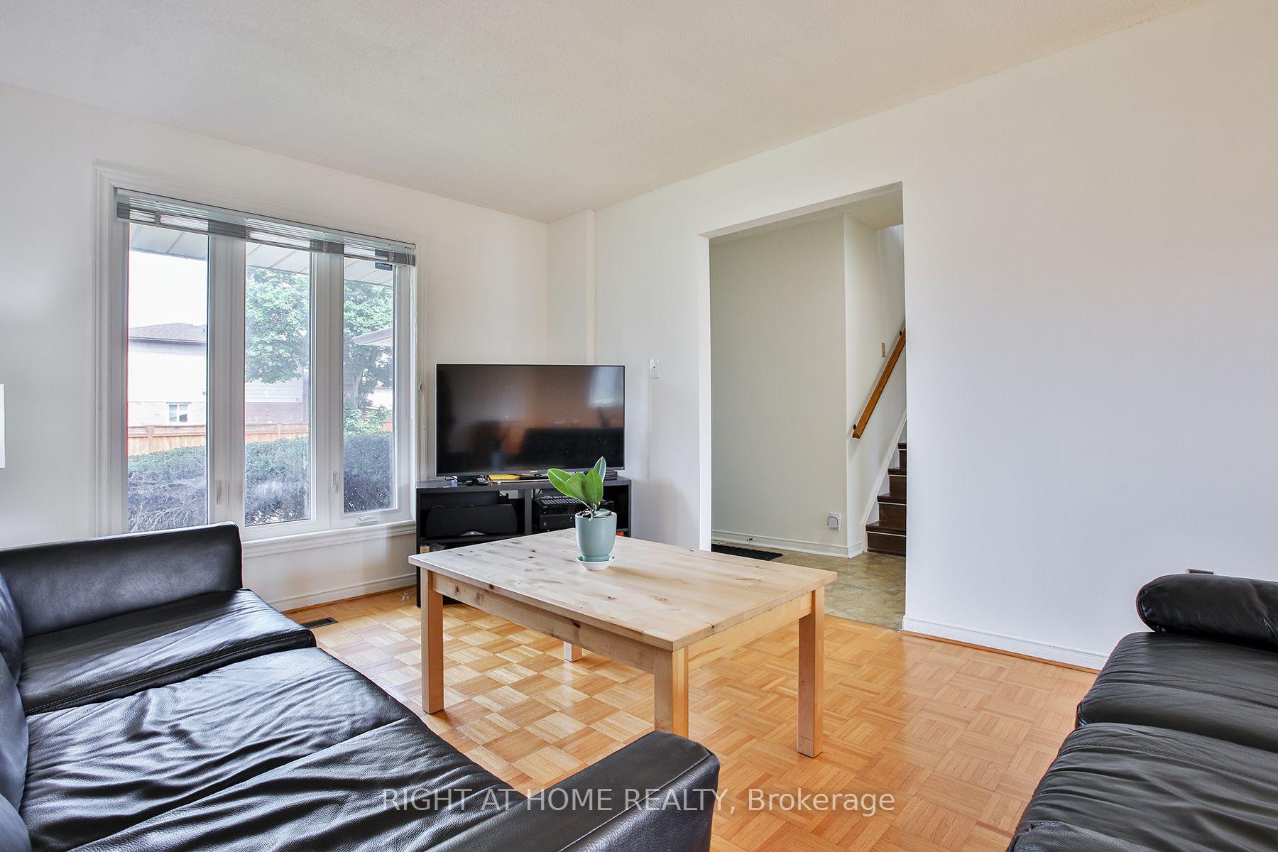 Photo 8 of 56 Cathy Jean Crescent, Etobicoke, Mount Olive-Silverstone-Jamestown — HOMEH